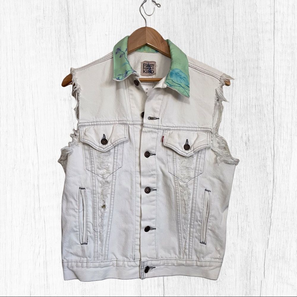 Levi’s Furst Of A Kind White Denim Vest Jacket Sz S NWT Reworked‎ Distressed